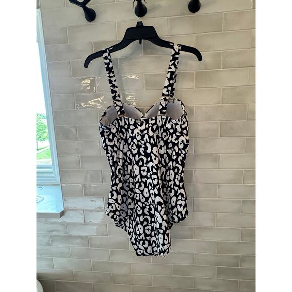 Black White Animal Print One Piece Swimsuit 18W Underwire Adjustable Straps NWT - Picture 2 of 6